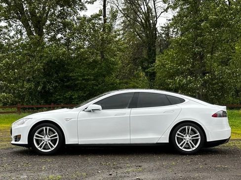 Used 2015 Tesla Model S 70D image 8