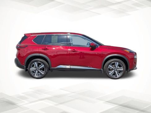 Used 2023 Nissan Rogue Platinum image 3