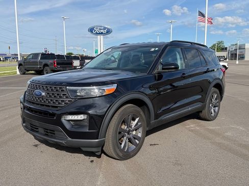 Used 2023 Ford Explorer XLT w/ Equipment Group 202A AWD/4WD image 1