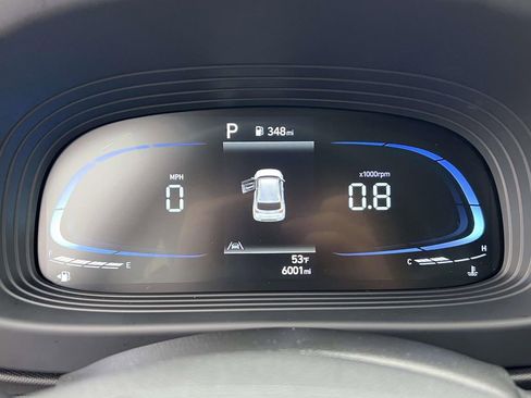 Used 2024 Hyundai Venue Limited image 31