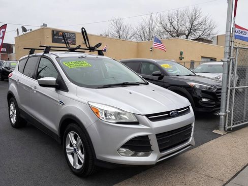Used 2016 Ford Escape SE image 2