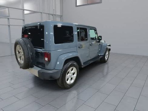 Used 2014 Jeep Wrangler Unlimited Sahara w/ Dual Top Group AWD/4WD image 8