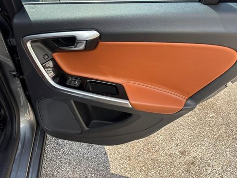 Used 2017 Volvo V60 T5 Premier w/ Convenience Package FWD image 21