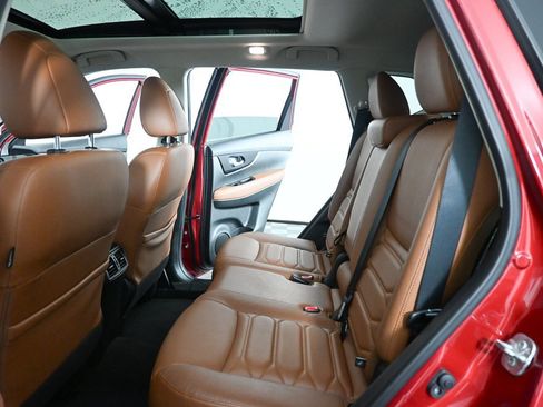 Used 2017 Nissan Rogue SL w/ SL Premium Package image 18