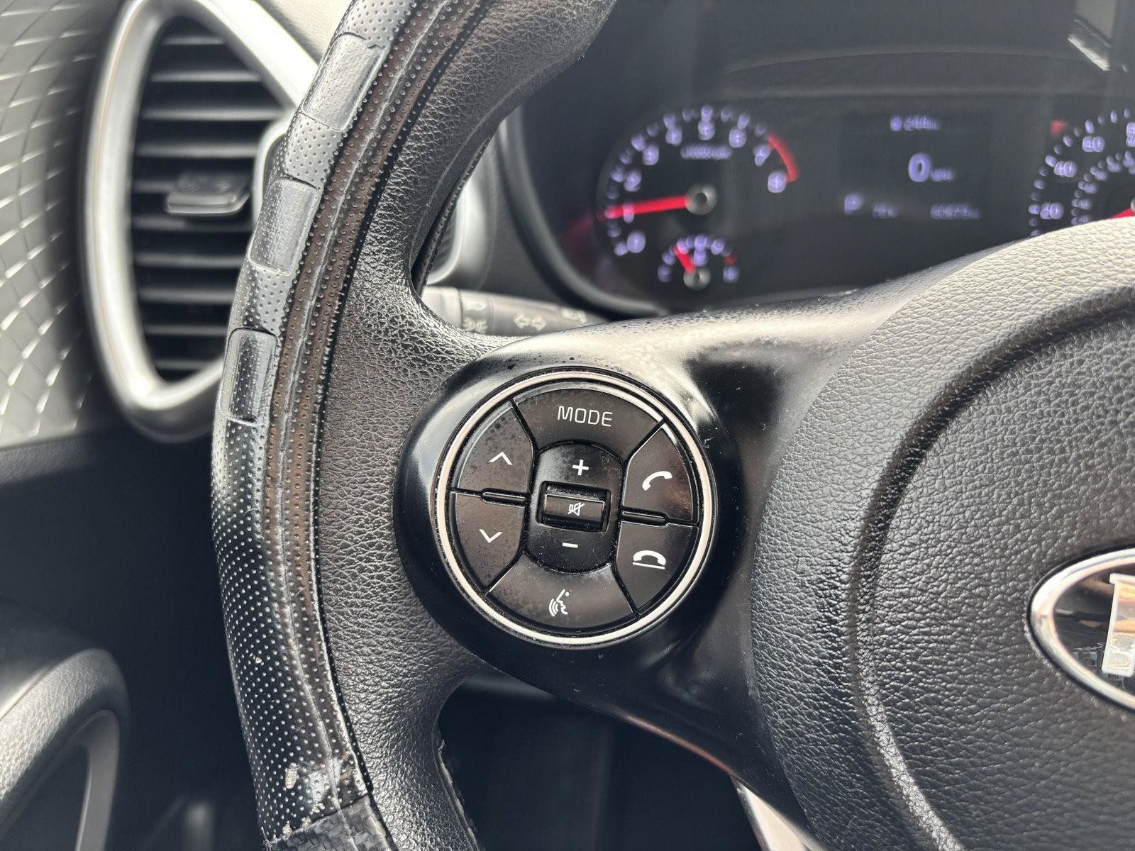 Used 2020 Kia Soul LX FWD image 21