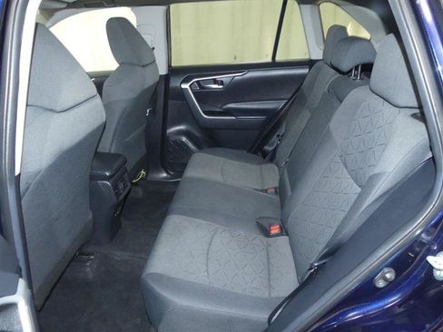Used 2021 Toyota RAV4 XLE w/ Convenience Package FWD image 23