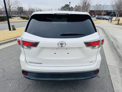 Used 2016 Toyota Highlander LE image 7