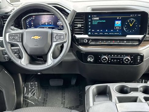 Used 2024 Chevrolet Silverado 1500 LT AWD/4WD image 7