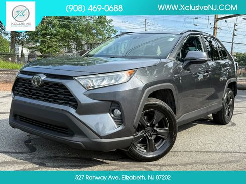 Used 2019 Toyota RAV4 XLE FWD image 1