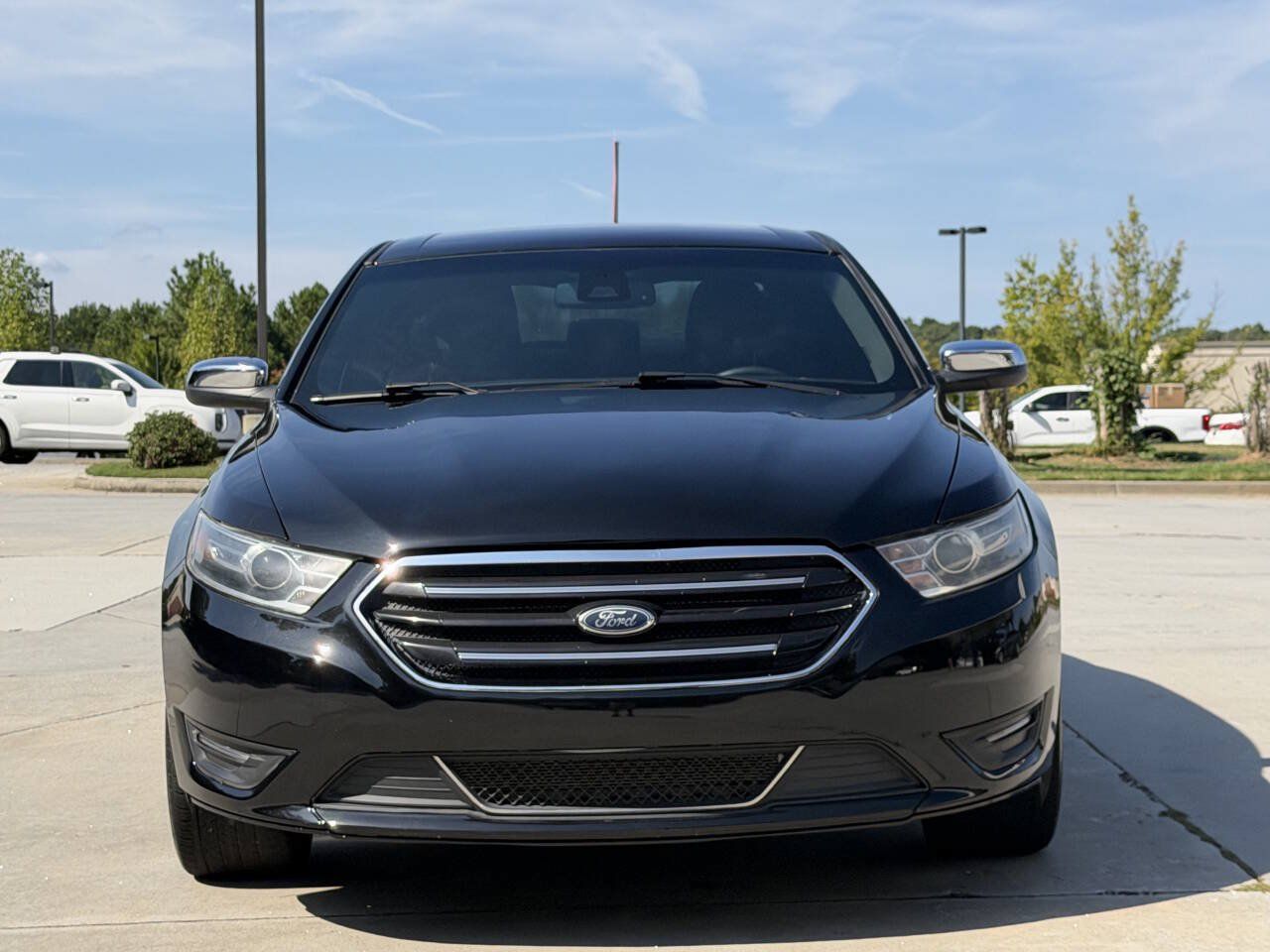 Used 2019 Ford Taurus Limited FWD image 2