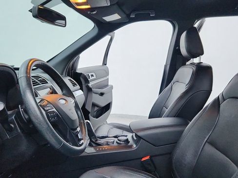 Used 2019 Ford Explorer Sport image 17
