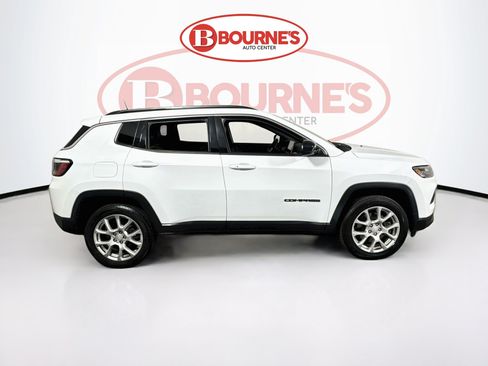 Used 2023 Jeep Compass Latitude AWD/4WD image 10