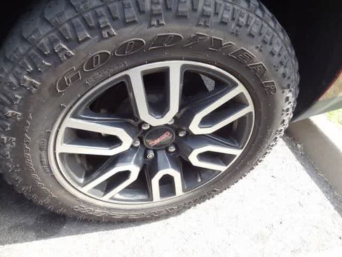 Used 2021 GMC Yukon AT4 w/ Technology Package AWD/4WD image 19