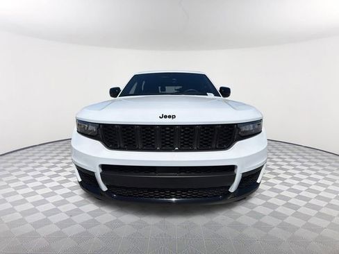 Used 2025 Jeep Grand Cherokee L Altitude RWD image 2