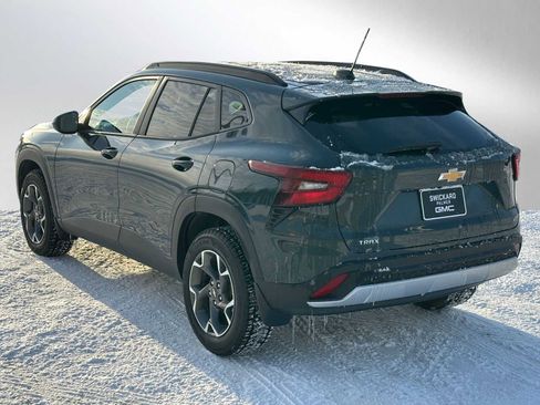 Used 2025 Chevrolet Trax LT w/ LT Convenience Package image 5