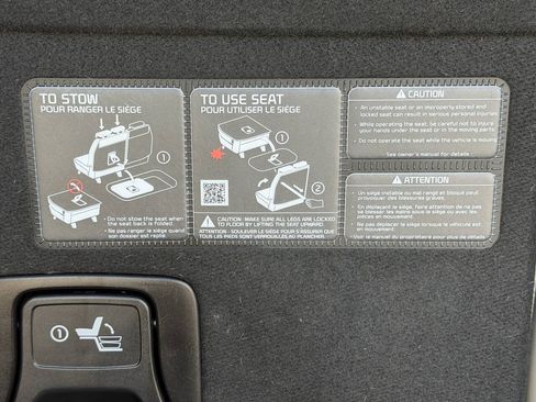 Used 2025 Kia Carnival EX FWD image 34