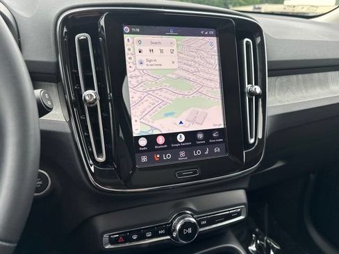 Certified 2026 Volvo XC40 B5 Plus AWD/4WD image 22