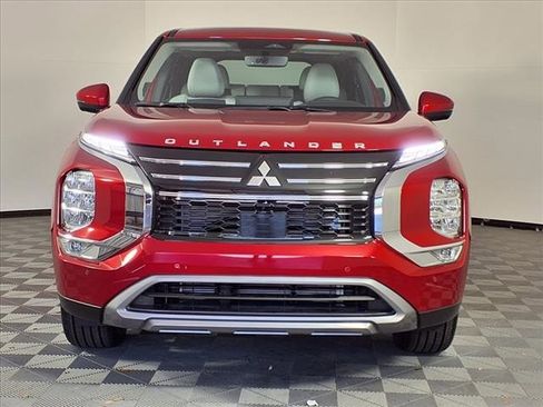New 2025 Mitsubishi Outlander SE image 2
