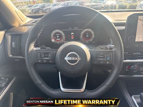 Used 2025 Nissan Pathfinder Platinum w/ Cargo Package image 16