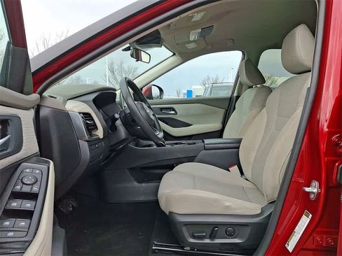 Used 2023 Nissan Rogue SV image 11