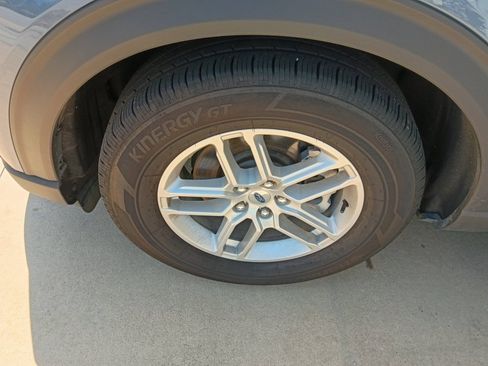 Used 2025 Ford Explorer Active RWD image 30