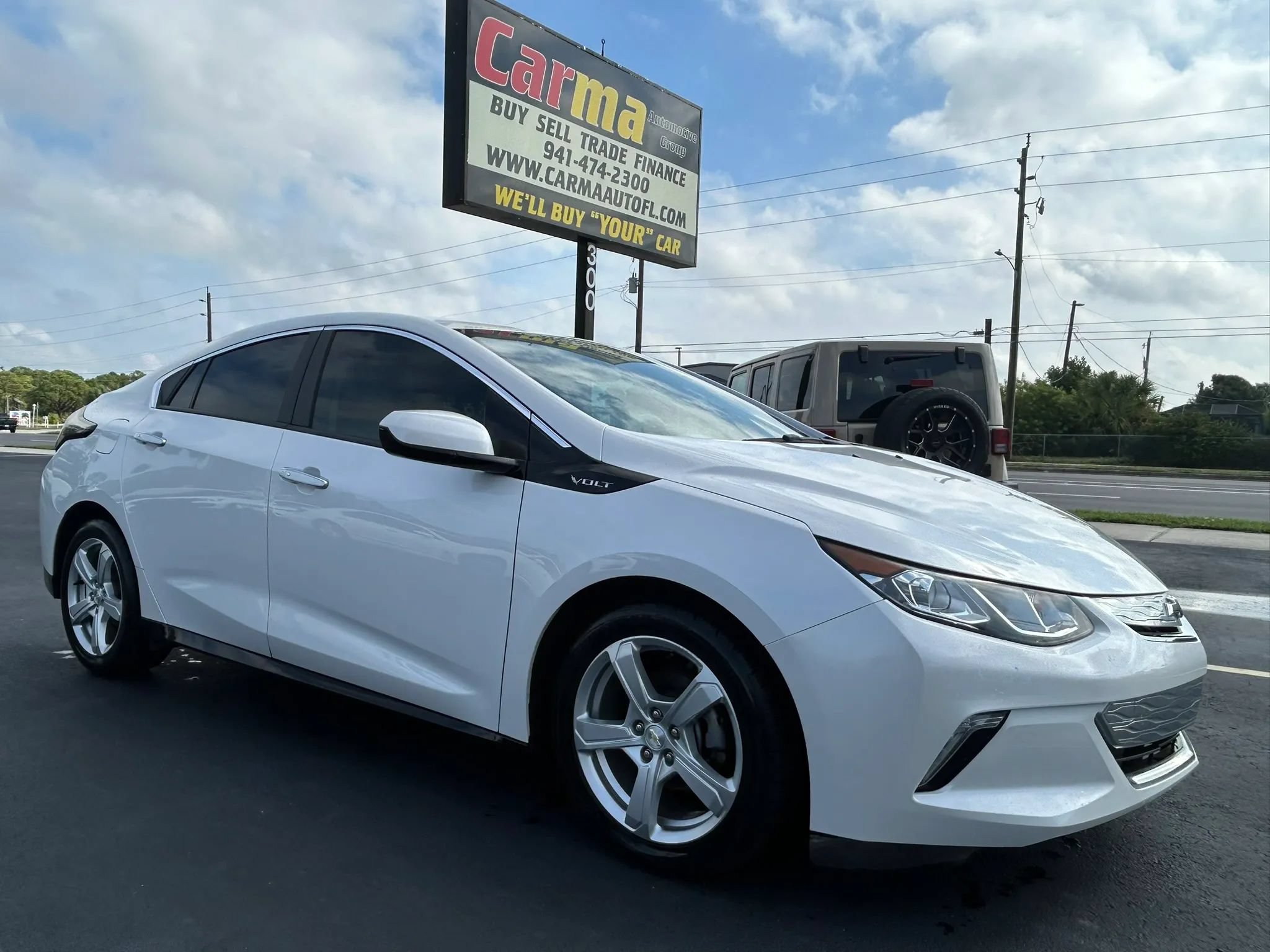 Used 2018 Chevrolet Volt LT w/ Comfort Package FWD image 2
