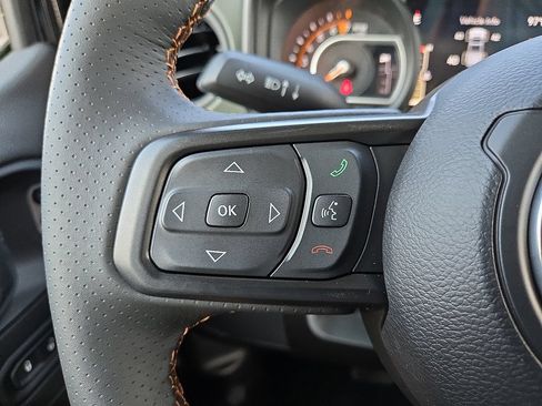 Used 2024 Jeep Gladiator Mojave AWD/4WD image 15