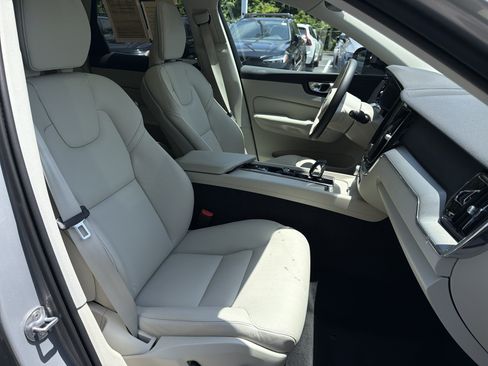 Certified 2024 Volvo XC60 B5 Core w/ Protection Package Premier AWD/4WD image 35