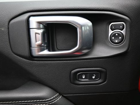 Used 2022 Jeep Wrangler Unlimited Sahara w/ Cold Weather Group AWD/4WD image 11