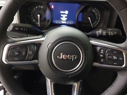 Used 2025 Jeep Wrangler Unlimited Sahara w/ Safety Group AWD/4WD image 35