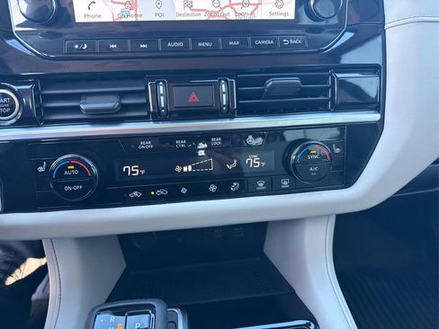 Used 2023 Nissan Pathfinder SL AWD/4WD image 27