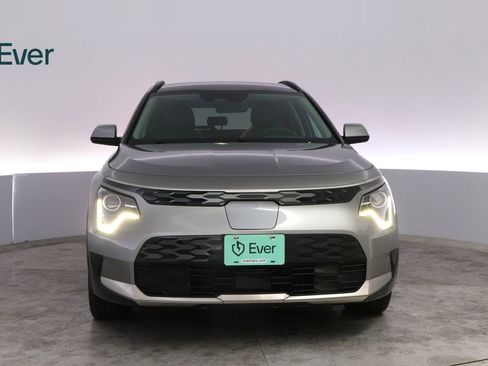 Used 2024 Kia Niro Wind w/ Wind Preserve Package FWD image 12
