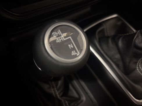 Used 2018 Jeep Wrangler Unlimited Sahara AWD/4WD image 22