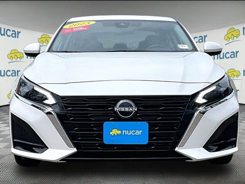 Used 2023 Nissan Altima 2.5 SV FWD image 2