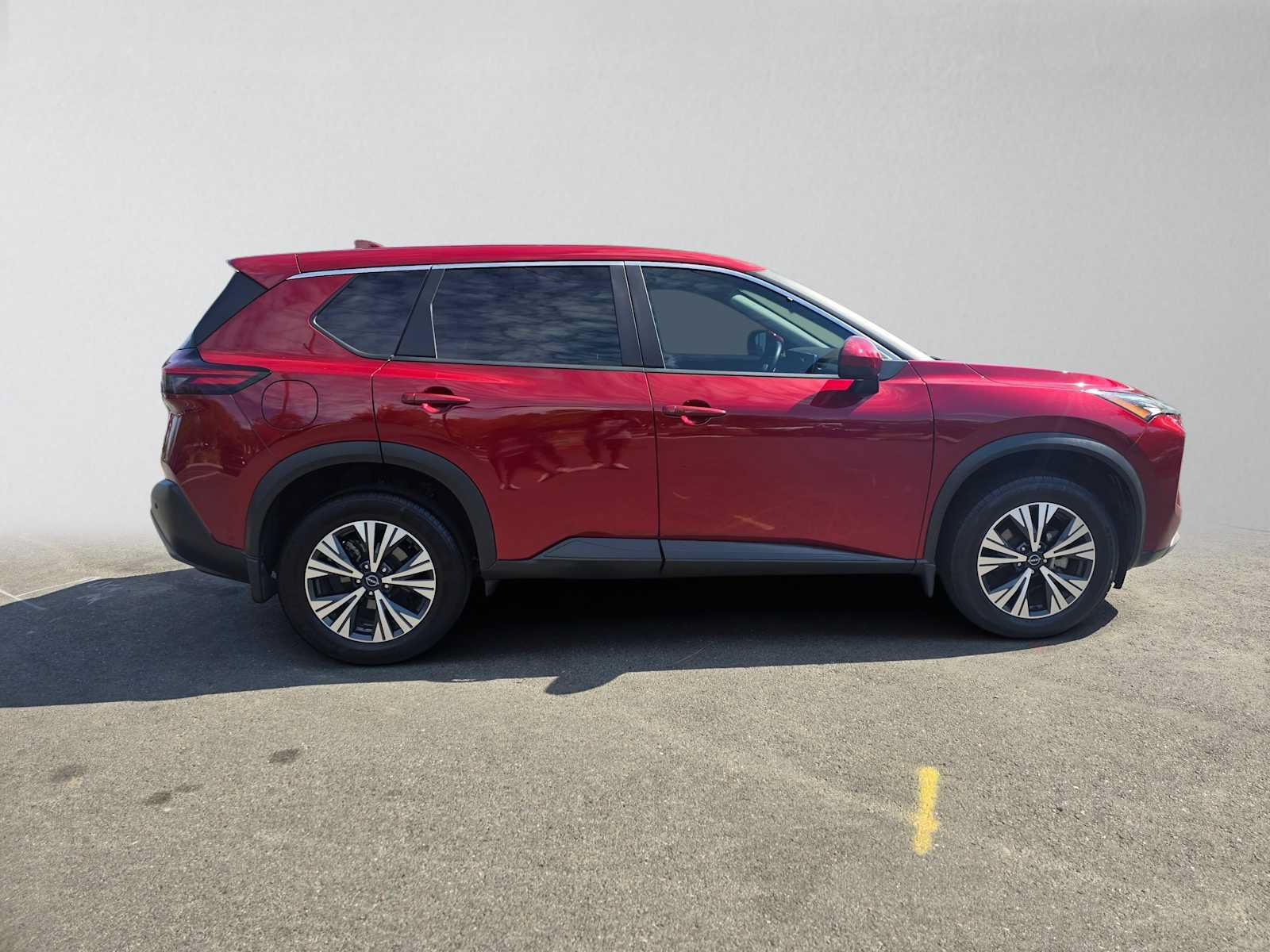 Used 2023 Nissan Rogue SV FWD image 2
