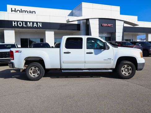 Used 2009 GMC Sierra 2500 SLE w/ Convenience Package AWD/4WD image 2