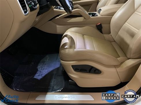Used 2022 Porsche Cayenne w/ Premium Package image 64