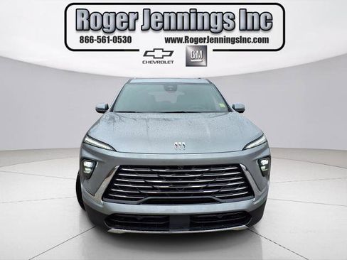 Used 2025 Buick Enclave Preferred w/ Power Package image 30