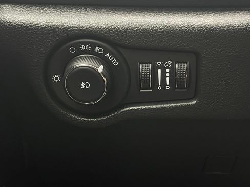 Used 2025 Chrysler Pacifica Select FWD image 20