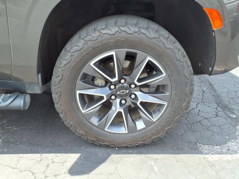 Certified 2021 Chevrolet Suburban Z71 w/ Z71 Off-Road Package image 6