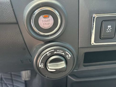 Used 2024 Nissan Titan SV AWD/4WD image 30