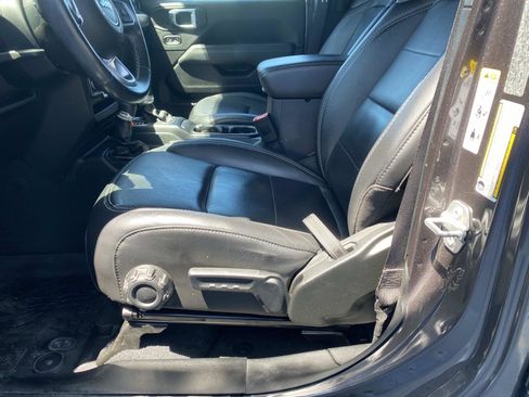 Used 2020 Jeep Wrangler Unlimited Sahara AWD/4WD image 16