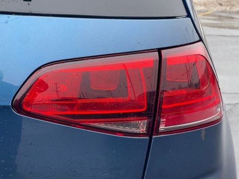 Used 2015 Volkswagen Golf S image 7