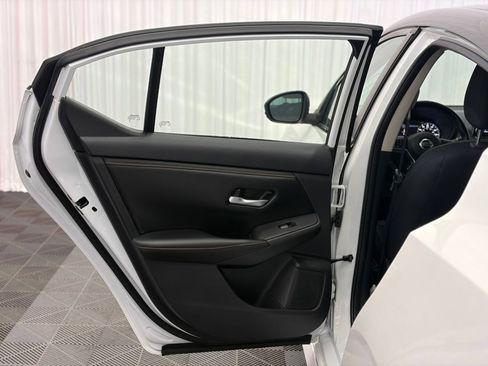 Used 2022 Nissan Sentra SR w/ Midnight Edition FWD image 13