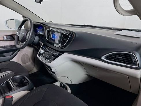 Used 2018 Chrysler Pacifica Touring Plus w/ Tire & Wheel Group image 38