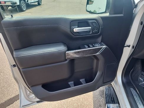 Used 2019 Chevrolet Silverado 1500 LTZ AWD/4WD image 9