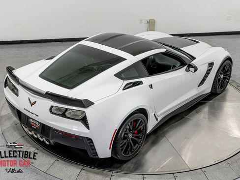 Used 2015 Chevrolet Corvette Z06 w/ 3LZ Preferred Equipment Group RWD image 37