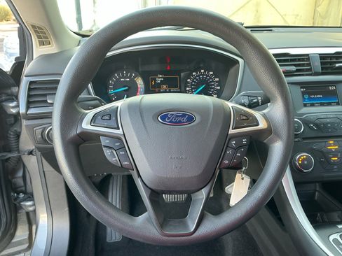 Used 2014 Ford Fusion SE image 9