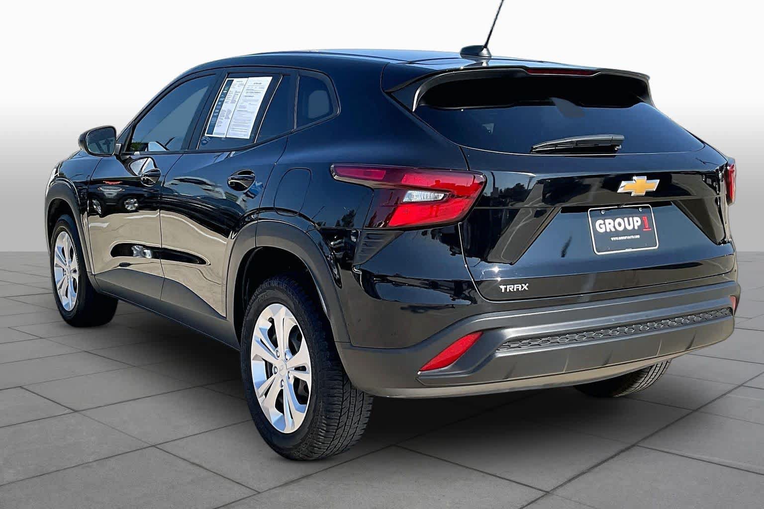 Used 2025 Chevrolet Trax LS FWD image 12