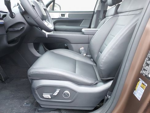 Used 2025 Hyundai Santa Fe Limited image 11